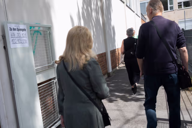 Foto 1: European elections 2024  - Ambiance shots of polling stations in Austria