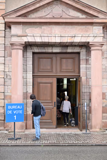 Fotografie 26: European elections 2024  - Ambiance shots of polling stations in France