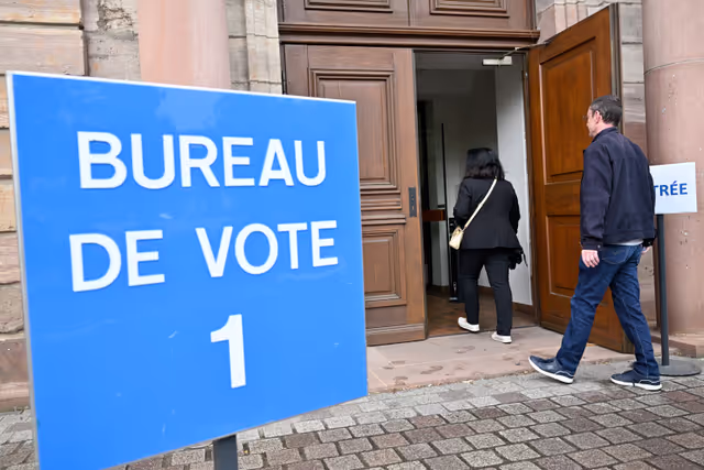 Fotografie 25: European elections 2024  - Ambiance shots of polling stations in France