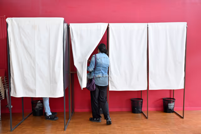 Fotografie 14: European elections 2024  - Ambiance shots of polling stations in France
