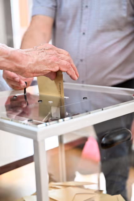 Fotografie 11: European elections 2024  - Ambiance shots of polling stations in France