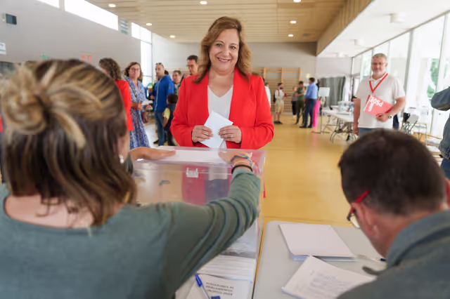 Fotografi 4: European elections 2024 - Ambiance shots of polling stations in Spain