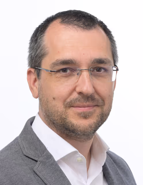 Fotagrafa 12: Romanian MEPs official portraits - 10th Parliamentary term.