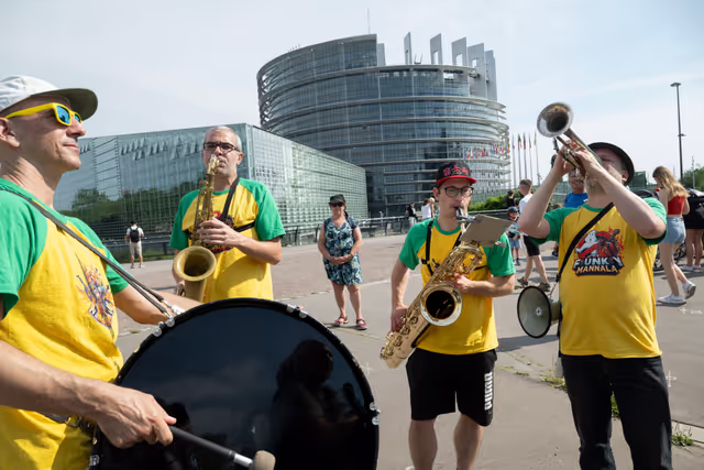 Photo 21: Olympics flame in the EP Strasbourg