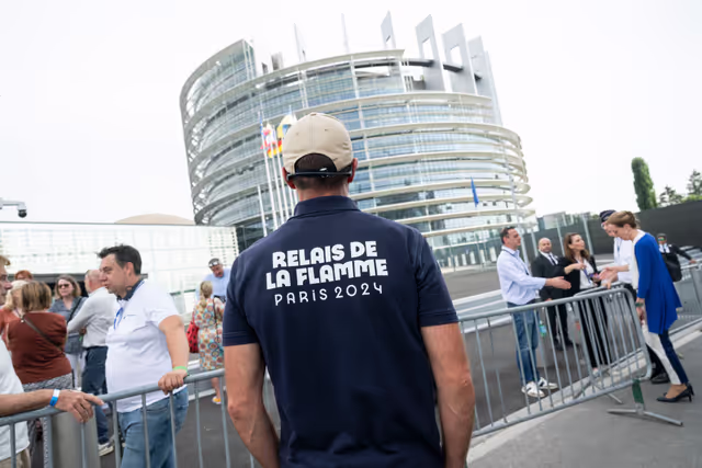 Photo 20: Olympics flame in the EP Strasbourg