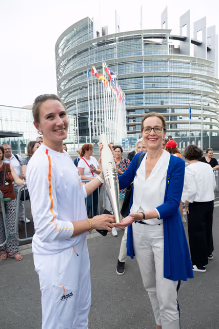 Photo 15: Olympics flame in the EP Strasbourg
