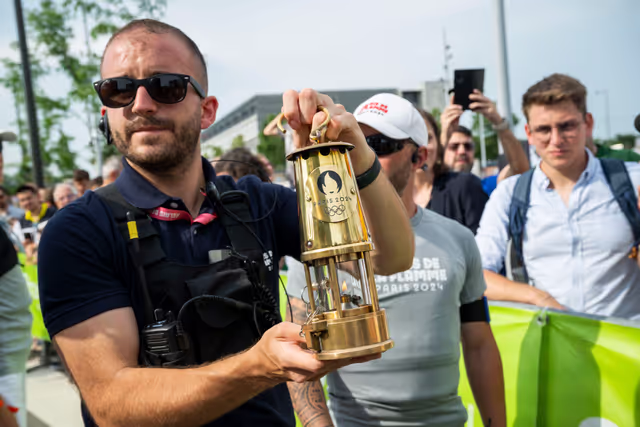 Photo 7: Olympics flame in the EP Strasbourg