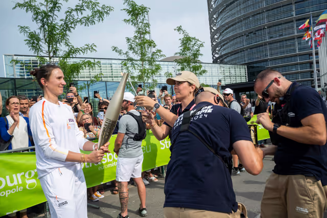 Photo 5: Olympics flame in the EP Strasbourg