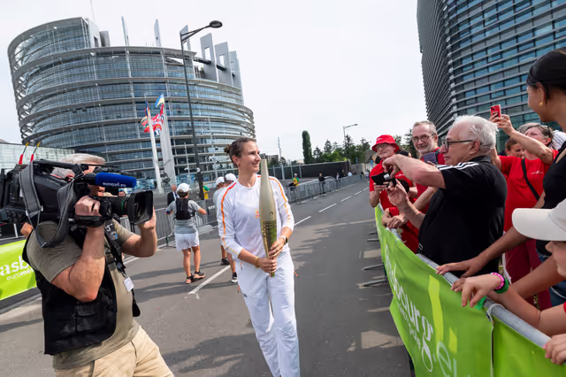 Photo 14: Olympics flame in the EP Strasbourg