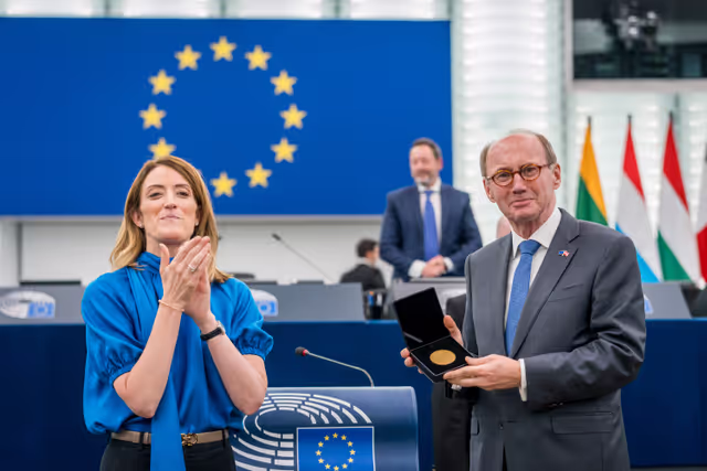 Fotografi 20: Medal Award Ceremony for Outgoing Members