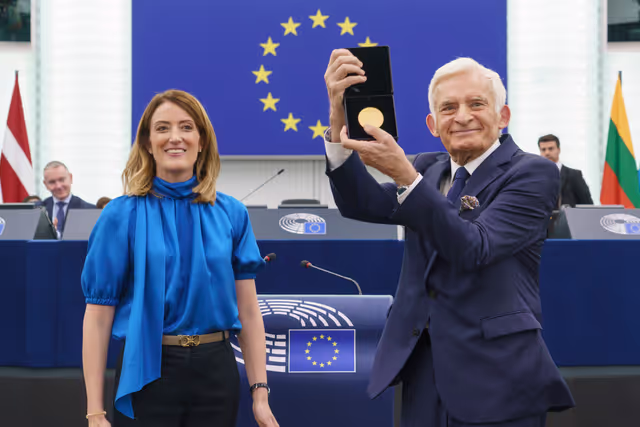 Fotografi 45: Medal Award Ceremony for Outgoing Members