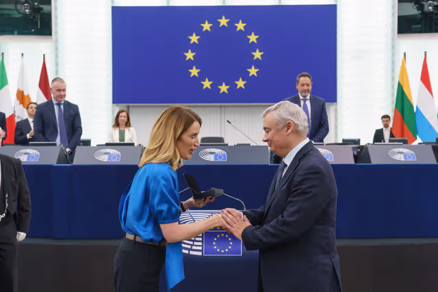 Fotografi 46: Medal Award Ceremony for Outgoing Members