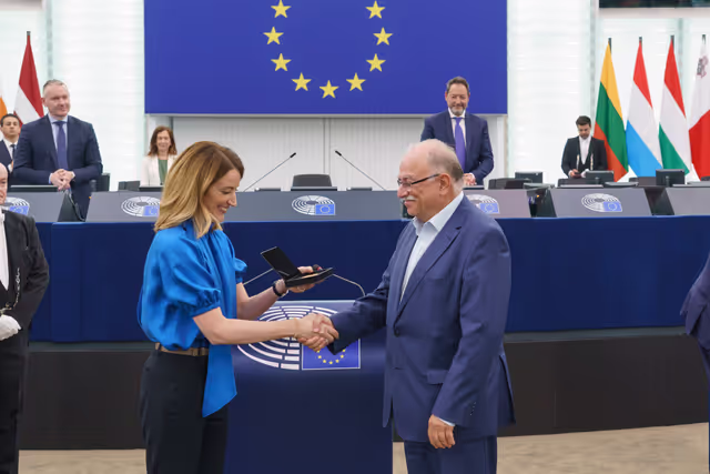 Fotografi 39: Medal Award Ceremony for Outgoing Members