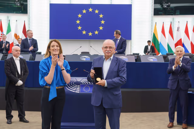 Fotografi 34: Medal Award Ceremony for Outgoing Members