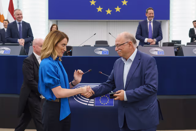 Fotografi 42: Medal Award Ceremony for Outgoing Members