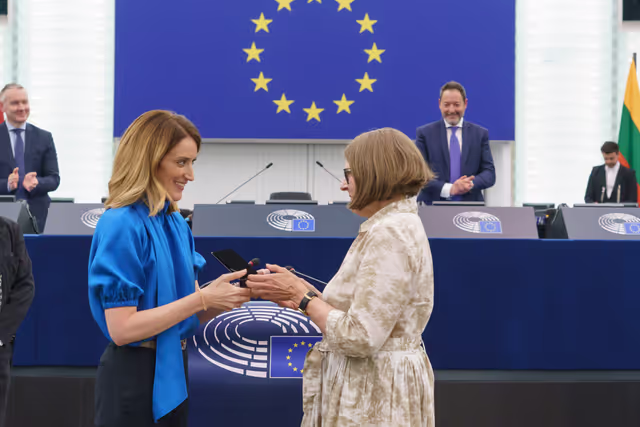 Fotografi 43: Medal Award Ceremony for Outgoing Members