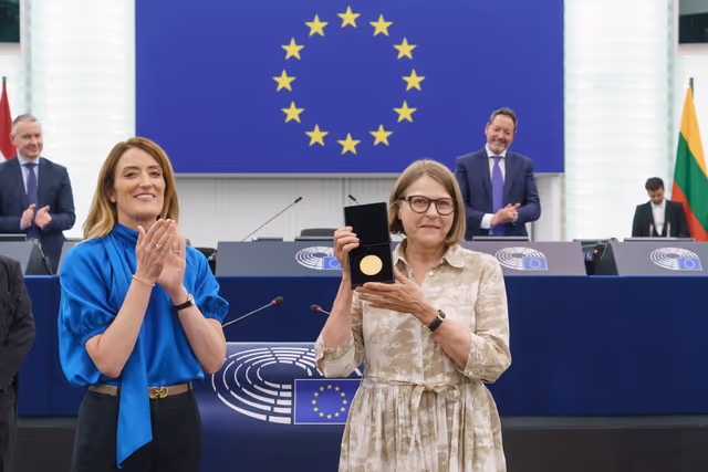 Fotografi 36: Medal Award Ceremony for Outgoing Members