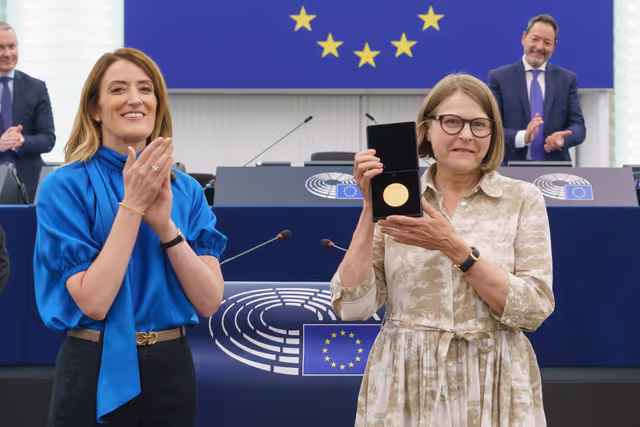 Fotografi 41: Medal Award Ceremony for Outgoing Members