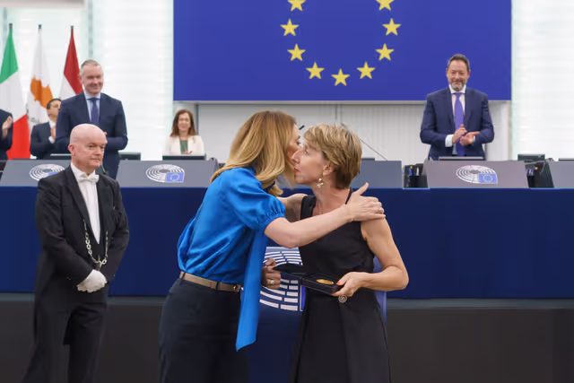 Fotografi 30: Medal Award Ceremony for Outgoing Members