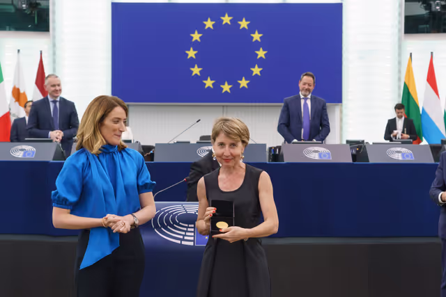 Fotografi 28: Medal Award Ceremony for Outgoing Members