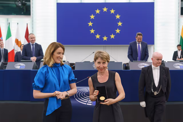 Fotografi 31: Medal Award Ceremony for Outgoing Members