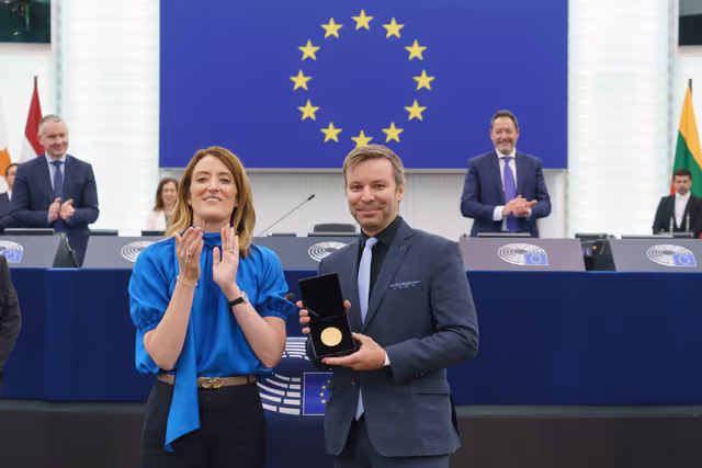 Fotografi 26: Medal Award Ceremony for Outgoing Members