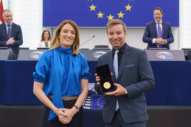 Fotografi 25: Medal Award Ceremony for Outgoing Members