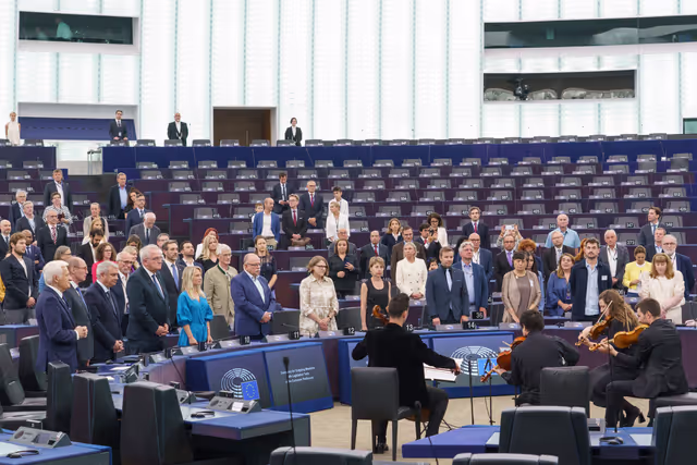 Fotografi 4: Medal Award Ceremony for Outgoing Members