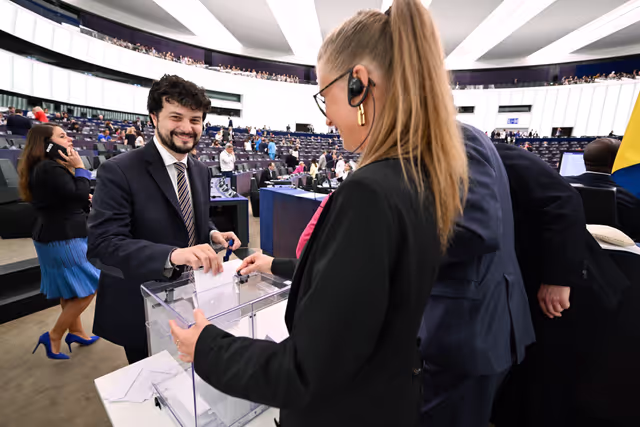 Foto 35: EP Plenary session - Election of the Vice-Presidents of the European Parliament - First ballot