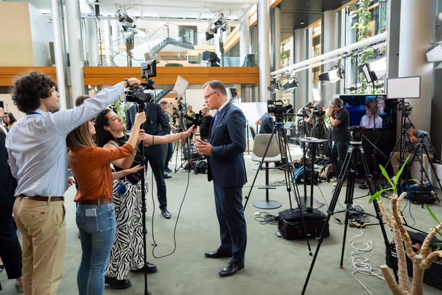 Nuotrauka 14: Illustration of journalists working around the Plenary chamber