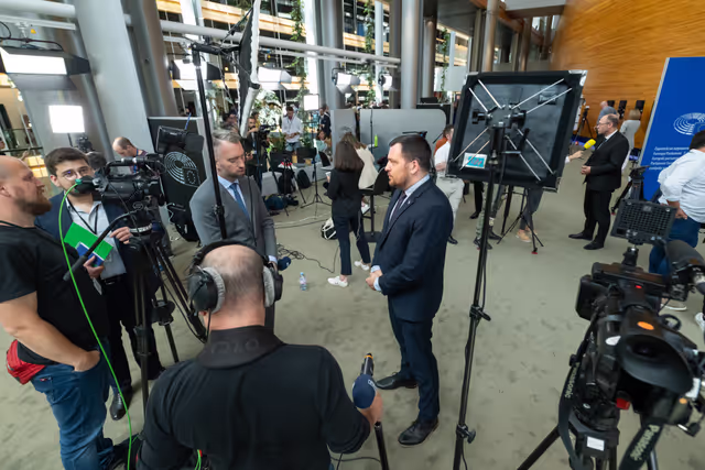 Nuotrauka 8: Illustration of journalists working around the Plenary chamber
