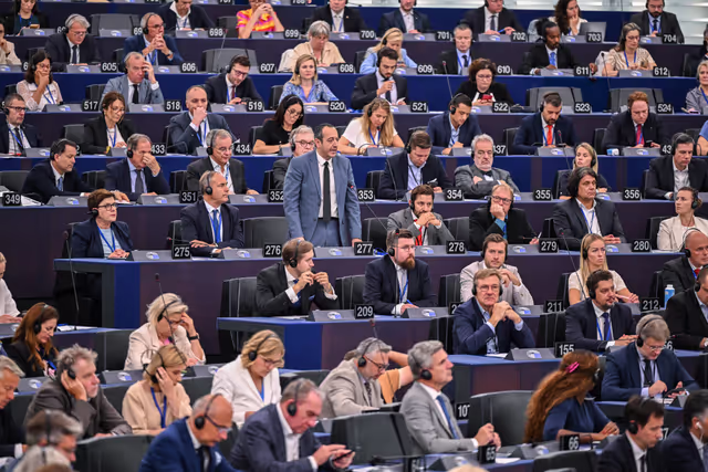 Foto 42: EP Plenary session - Voting session