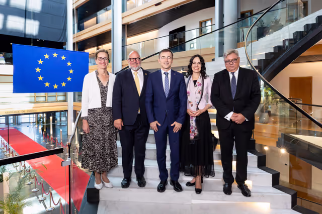 Billede 1: Constitutive meeting of the new Bureau of the EP - group photo