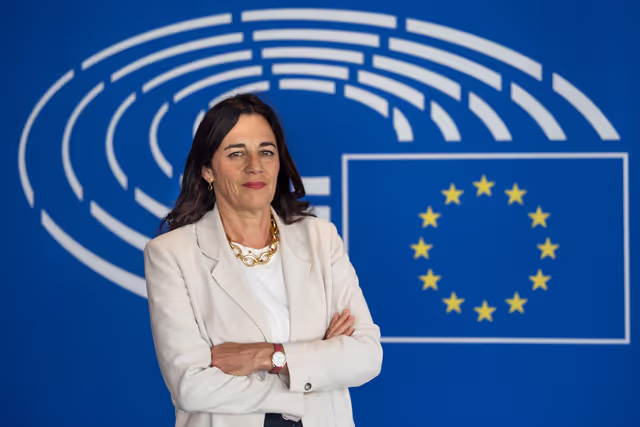 Fotó 14: Laurence FARRENG in the EP in Brussels