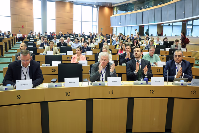 Photo 25 : ECON Committee constitutive meeting