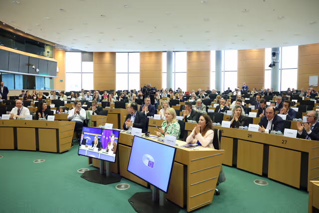 Photo 14 : ECON Committee constitutive meeting