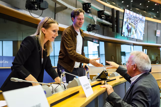 Photo 8 : ECON Committee constitutive meeting