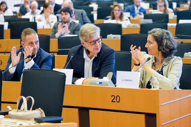 Foto 15: PETI Committee constitutive meeting