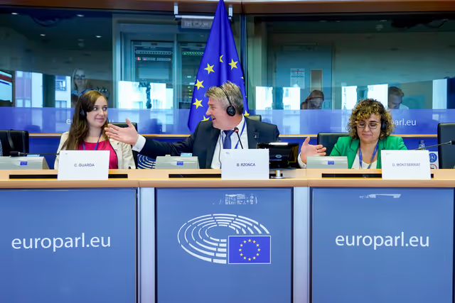 Foto 4: PETI Committee constitutive meeting