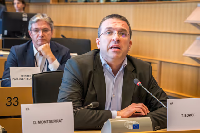 Photo 19 : SANT Committee constitutive meeting