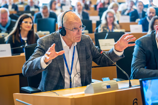 Photo 9 : SANT Committee constitutive meeting