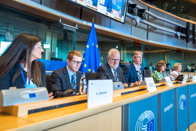 Photo 6 : SANT Committee constitutive meeting