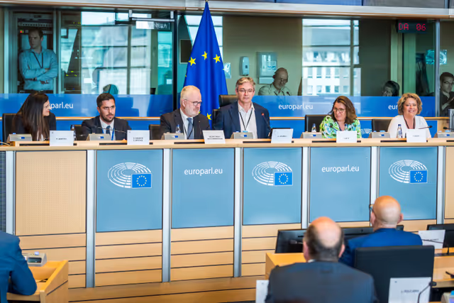 Photo 4 : SANT Committee constitutive meeting