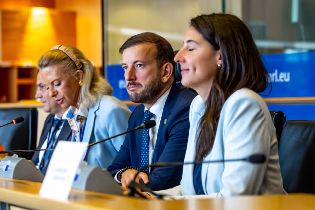 Fotografie 8: TRAN Committee constitutive meeting