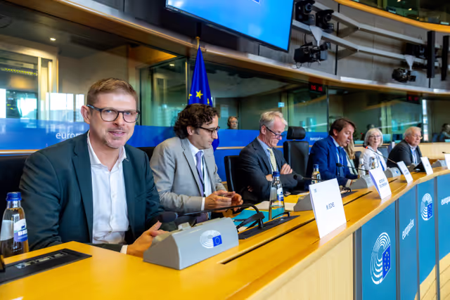 Fotografi 9: FISC Committee constitutive meeting