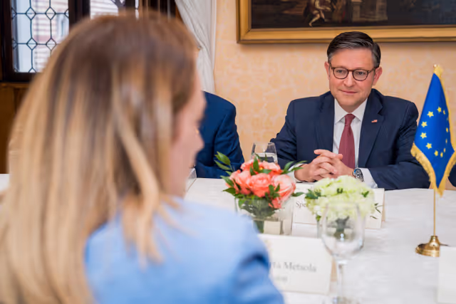 Valokuva 2: Official visit by Roberta METSOLA, EP President, to Verona (Italy) - G7 Speakers conference - Bilateral Meeting with Mike JOHNSON, Speaker of the House of Representatives of the United States of America