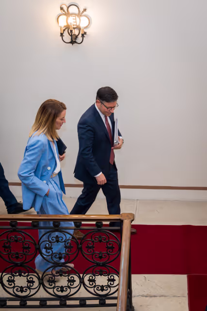 Valokuva 1: Official visit by Roberta METSOLA, EP President, to Verona (Italy) - G7 Speakers conference - Bilateral Meeting with Mike JOHNSON, Speaker of the House of Representatives of the United States of America