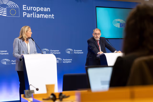 Valokuva 25: Pre-session briefing