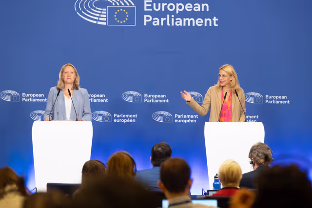 Valokuva 24: Pre-session briefing