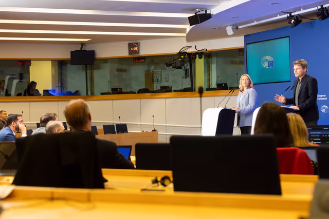 Valokuva 14: Pre-session briefing